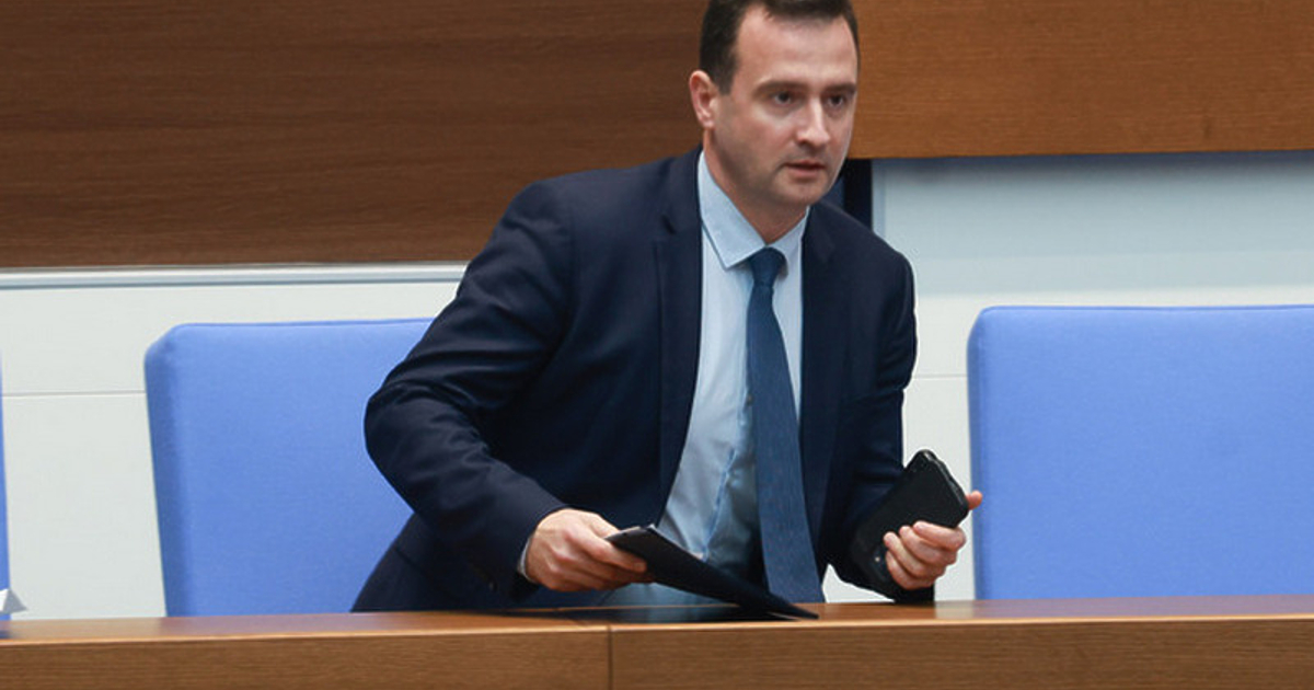 Министърът на енергетиката Жечо Станков успокои днес депутатите, че всичко