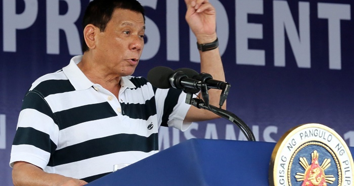 Бившият президент на Филипините Родриго Дутерте ще остане в центъра