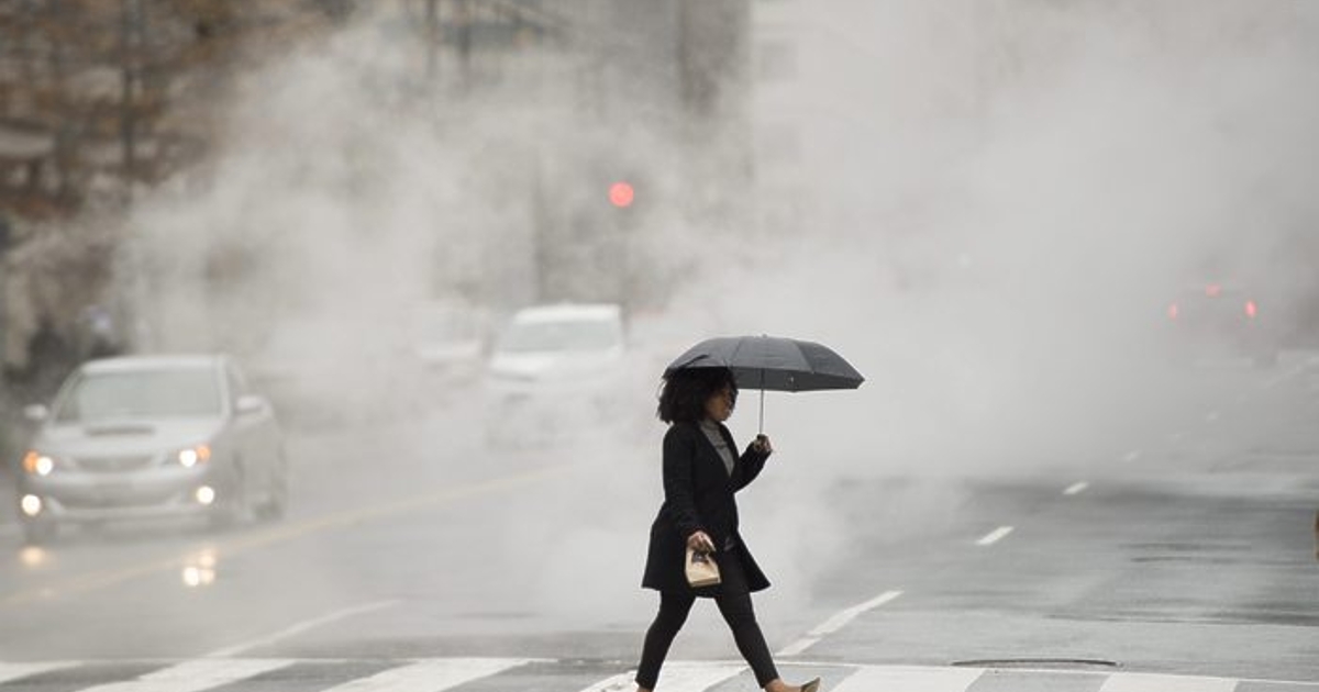 Жълт код за значителни валежи и силен вятър в няколко