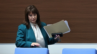 Омбудсманът Велислава Делчева поиска оттеглянето на увеличаването на цените за паркиране и