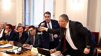 След проведеното 26 секундно заседание на енергийната комисия сега мнозинството ГЕРБ Ново