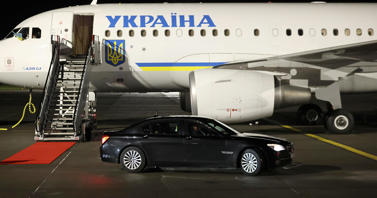 Ирландски военен кораб е забелязал пет дрона близо до въздушния