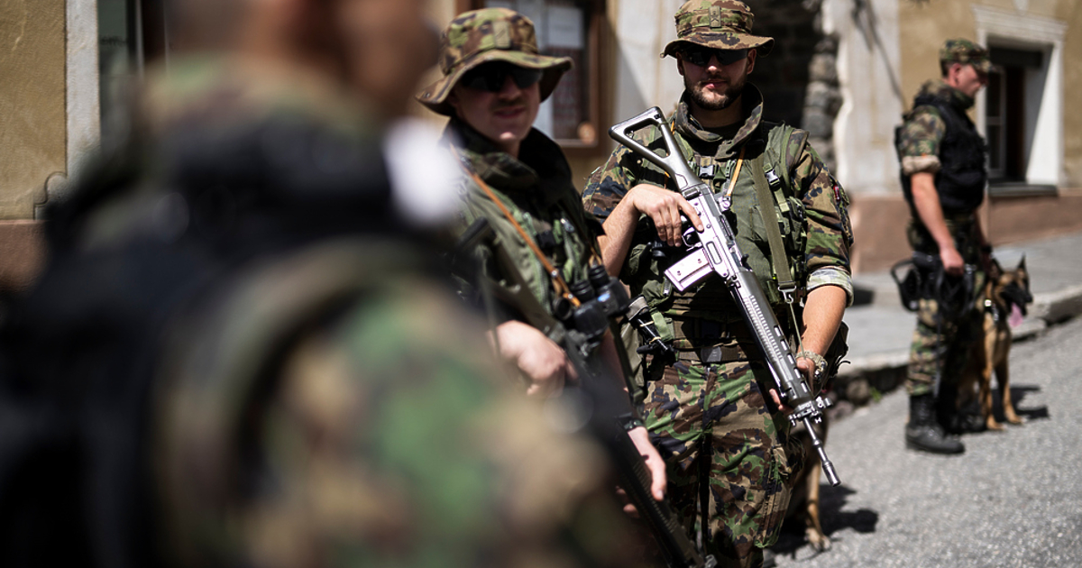 Швейцарците решително отхвърлиха днес на референдум идеята жените да преминават