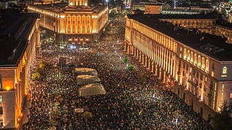 Десетки хиляди българи протестираха вчера в София срещу правителството бележейки засилването