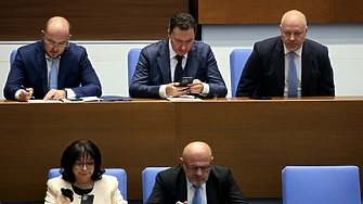 Факт 1През 2025 г общата осигурителна тежест върху труда е