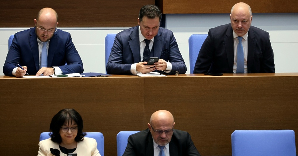 Факт 1През 2025 г. общата осигурителна тежест върху труда е