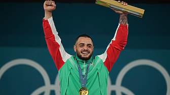 Олимпийският и световен шампион Карлос Насар подписа договора си с