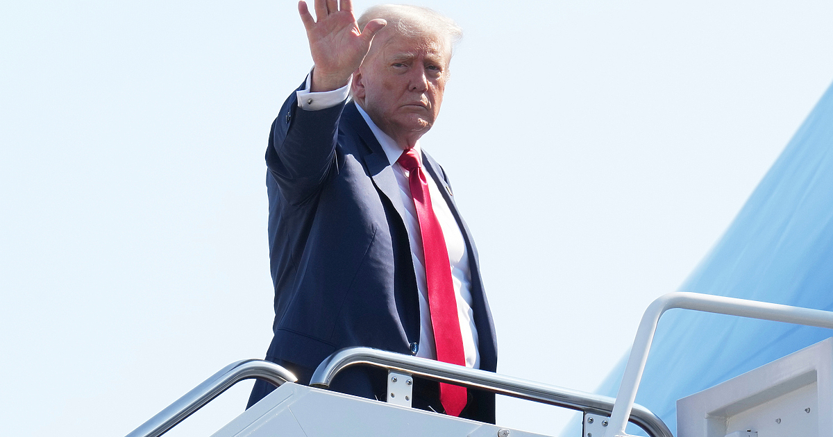 Името на президента Доналд Тръмп вече е поставено на сградата