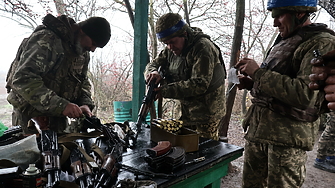 Корупционният скандал в Киев задъхващата се украинска отбрана в Донбас