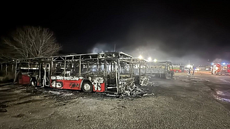 Пожар е изпепелил шест автобуса два микробуса и две леки