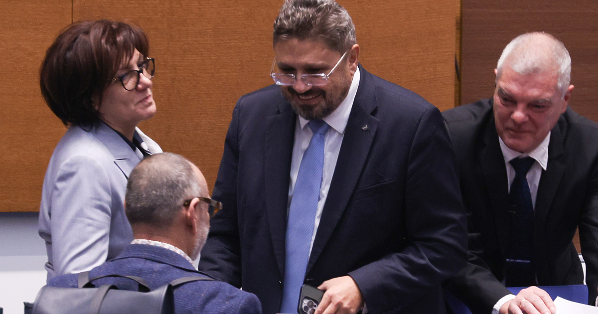 Единодушно - със 170 гласа за - Народното събрание (НС)