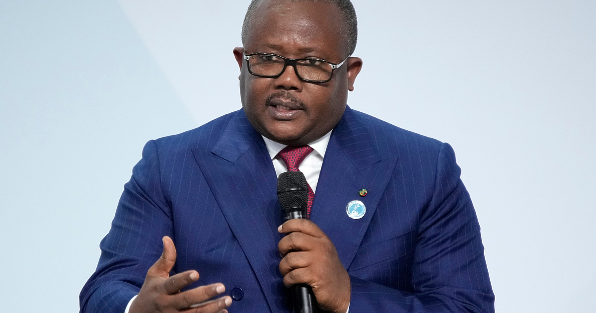 Президентът на Гвинея Бисау Умаро Сисоко Ембало е задържан от