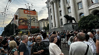 В пристъп на така характерните му политическа емпатия незлобивост и благородство