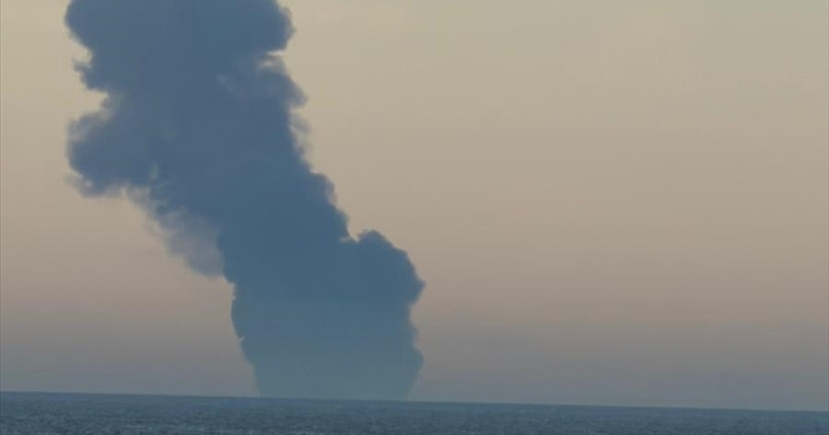 Танкер, плаващ под чуждестранен флаг, е заседнал край бреговете на