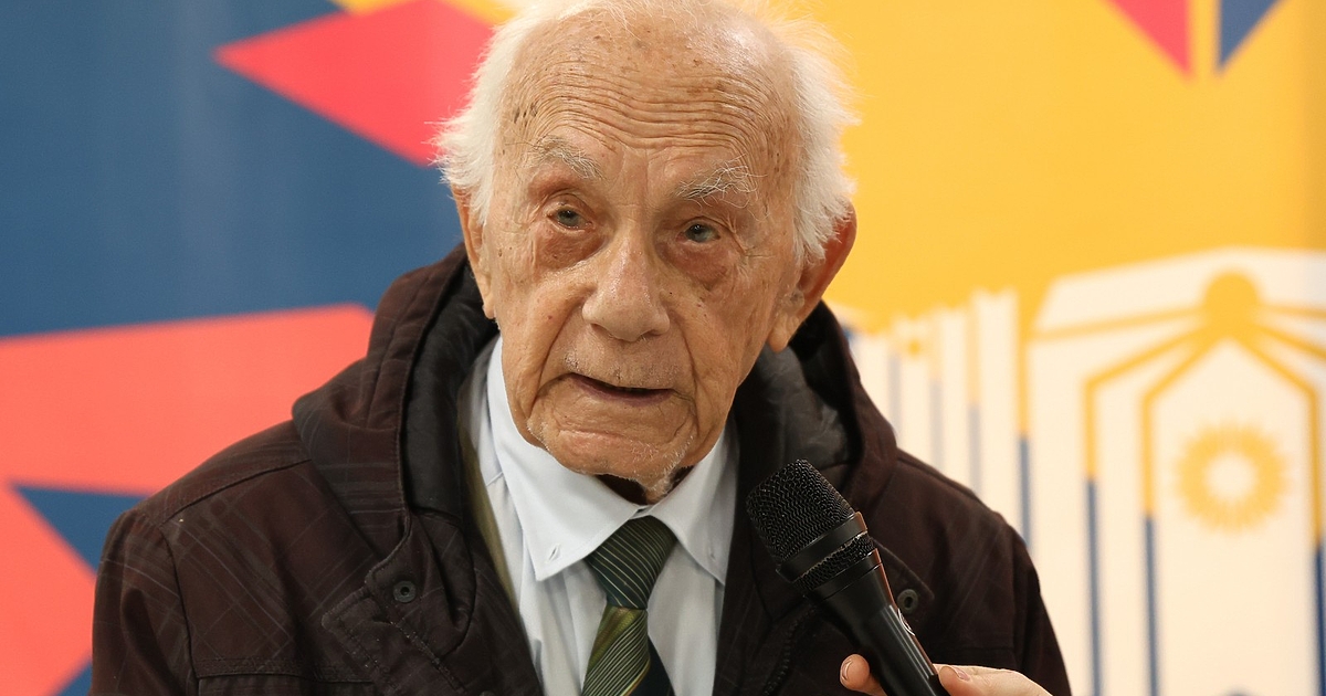 На 98 години почина поетът Найден Вълчев, съобщи неговият внук