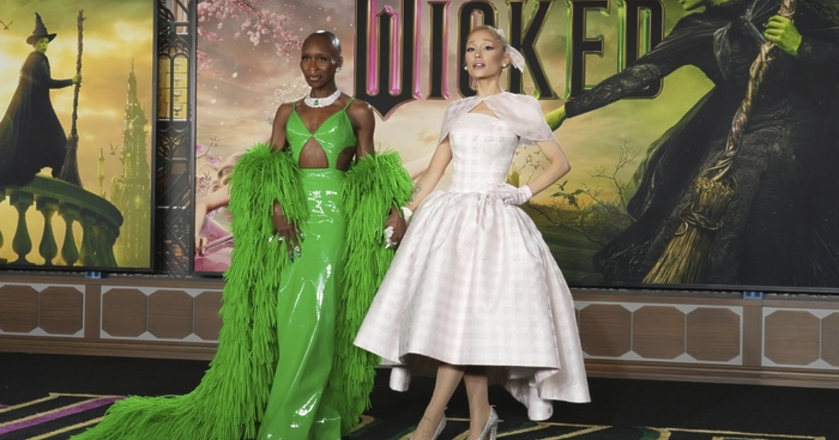 Само година след като първата част привлече хиляди зрители в