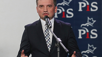 Полша анулира дипломатическия паспорт на бившия министър на правосъдието Збигнев