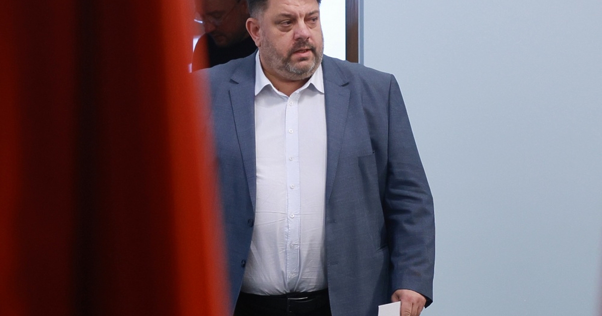 След по-малко от година на поста председател на Българската социалистическа