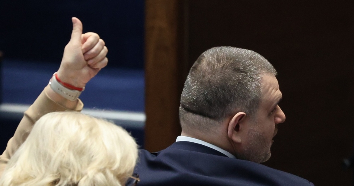 След като в петък Делян Пеевски събра областните координатори на