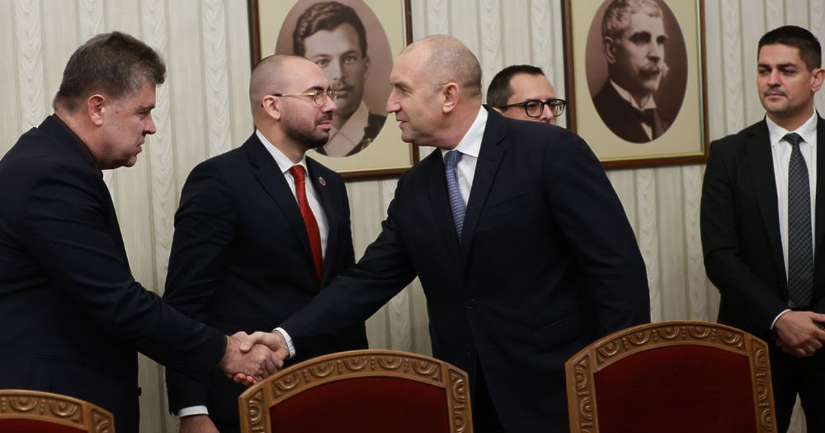 Избори в първата седмица на април - непосредствено преди Великден.Това