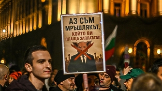 Не агитки не купени маргинали с празни погледи докарани направо