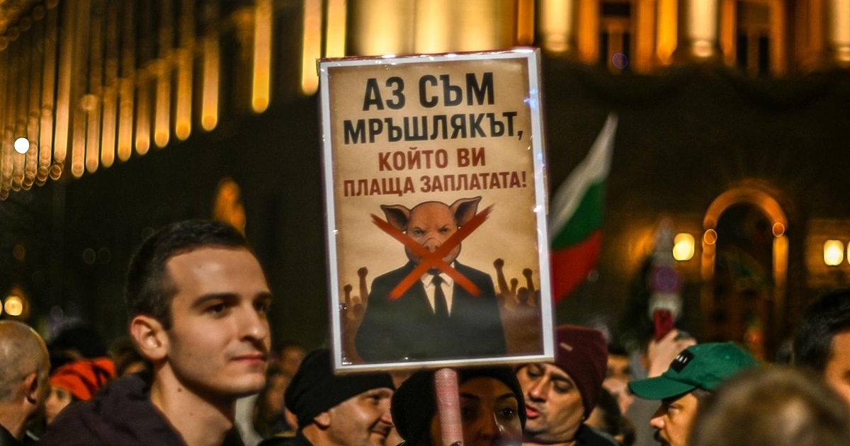 Не агитки, не купени маргинали с празни погледи, докарани направо