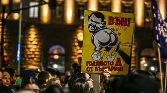 Знаменателен протест събра стотици хиляди в цялата страна за да