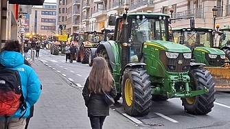 ЕС отложи подписването на най голямото търговско споразумение в своята