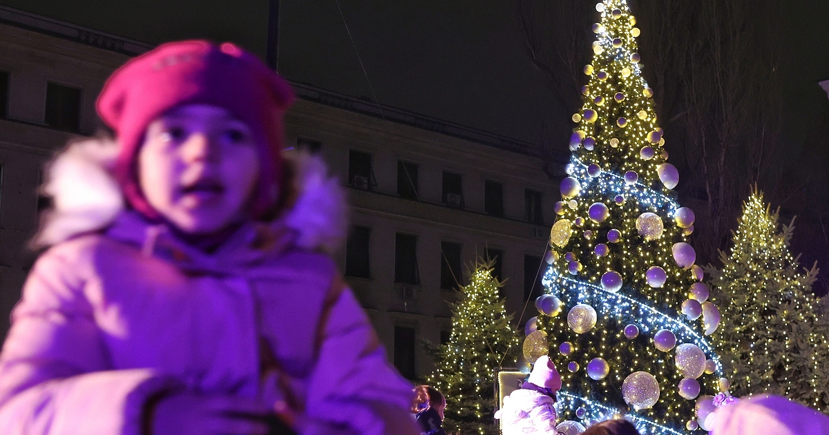 През следващите часове температурите падат. На Бъдни вечер цялата страна