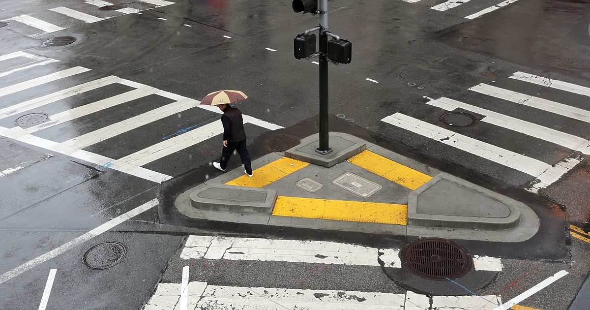 През нощта времето ще е облачно. След полунощ от югозапад