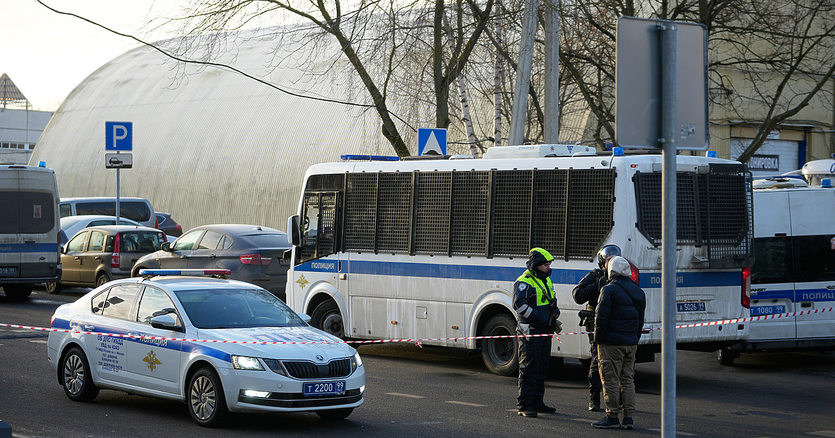 Трима души са загинали при взрив в автомобил в Москва,