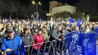 Проправителственият протест в Кърджали се оказа ода за Пеевски вижте