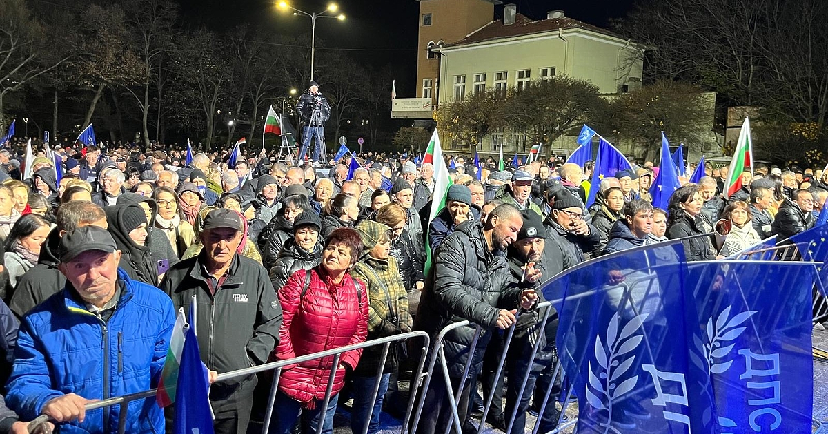 Проправителственият протест в Кърджали се оказа ода за Пеевски -