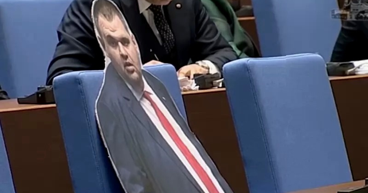 Тъй като душманинът на омразата и закрилникът на народа г-н Пеевски