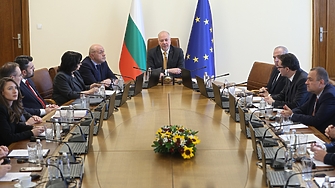 Докато България се тресе от протести предизвикани от предложения от правителството