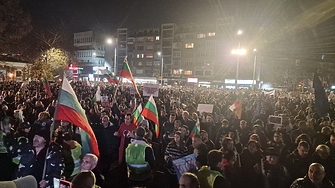 Масове протести разтърсиха цялата страна Искането навсякъде оставка на правителството