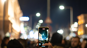 Мобилният сигнал около Народното събрание е бил изкуствено претоварен или