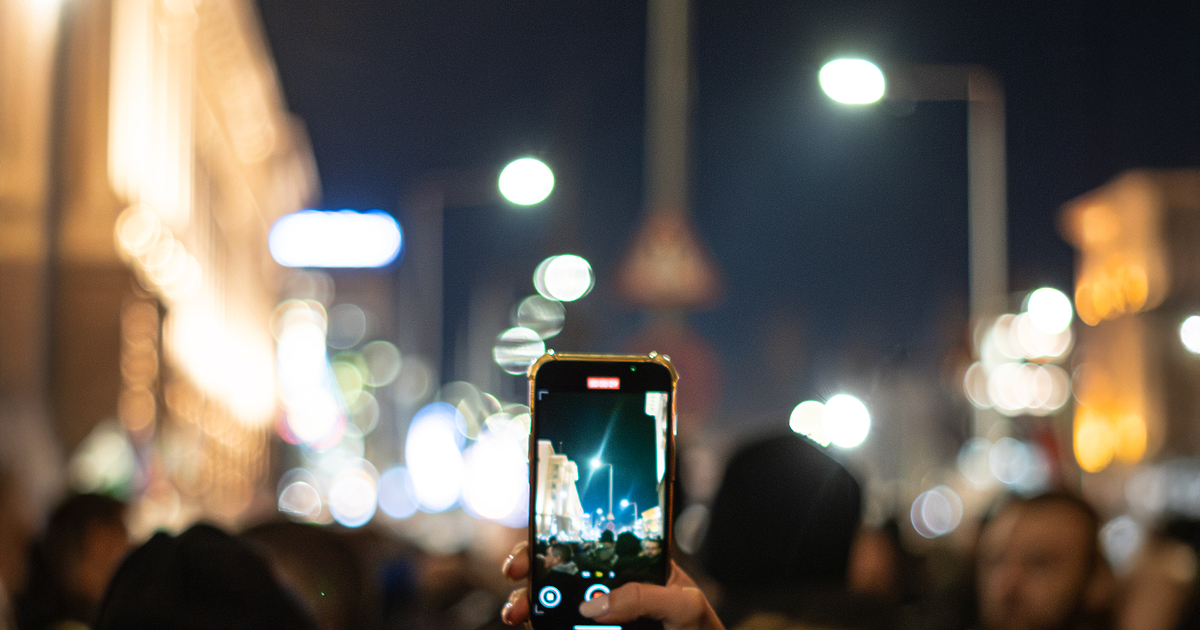 Мобилният сигнал около Народното събрание е бил изкуствено претоварен или