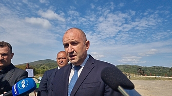 Ще прави ли президентът Румен Радев партия този въпрос доминираше