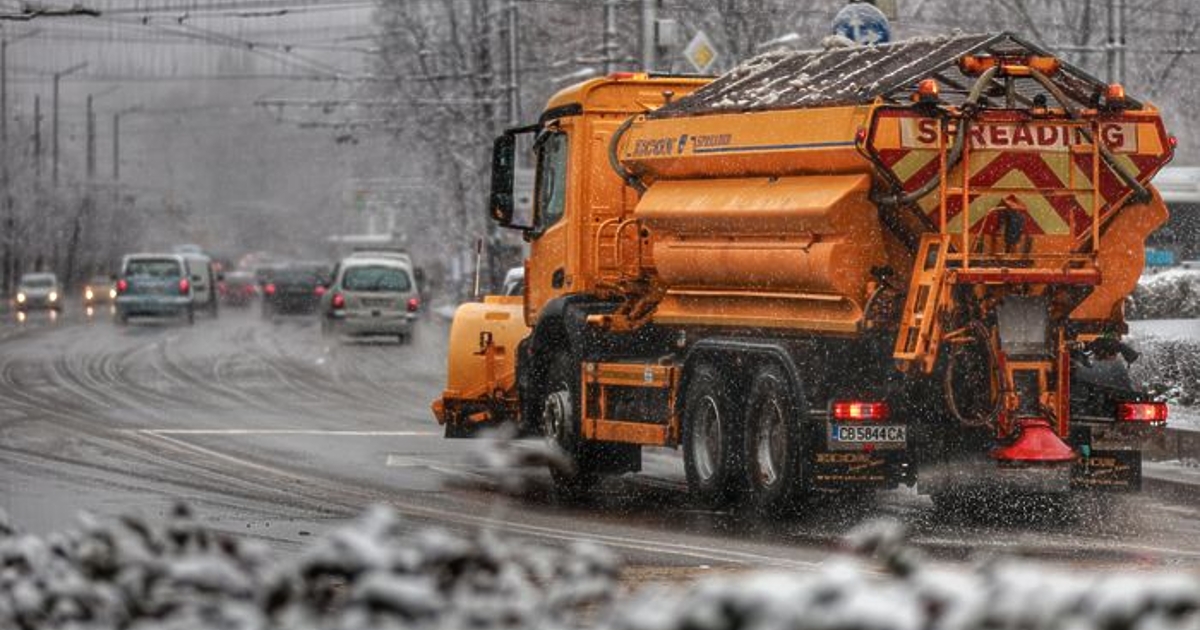 Пътната обстановка в София е нормална, а движението се извършва