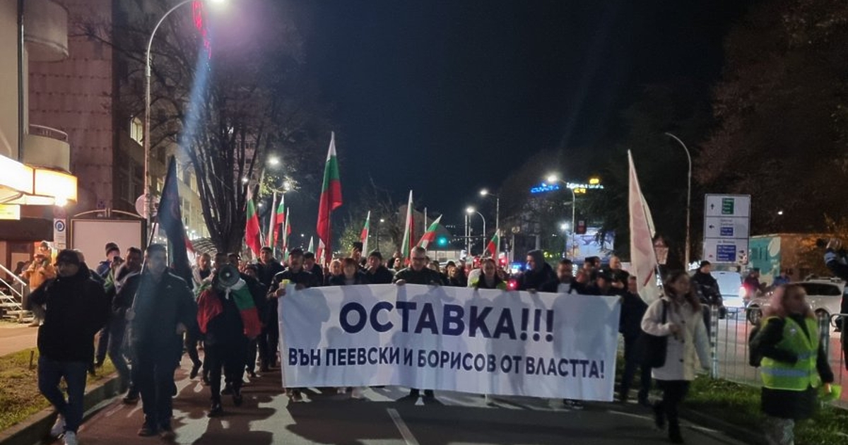 Безпрецедентните протести в страната доведоха до оставката на правителството Желязков. Това е