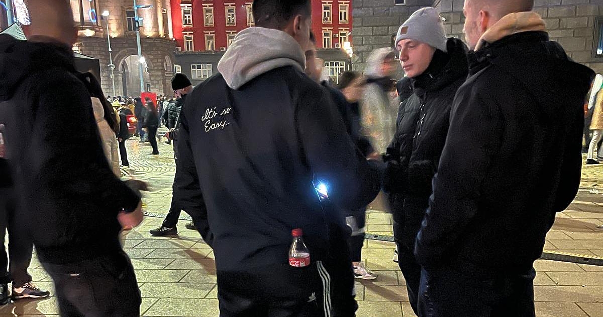 След три часа и половина, около 21,30 ч. тази вечер, мирният