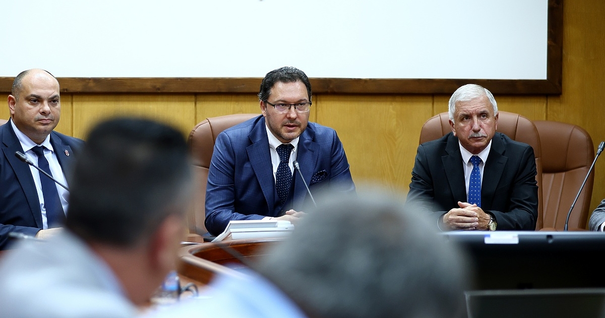 Зам.-министър на вътрешните работи е в несъвместимост. Това сочи справка