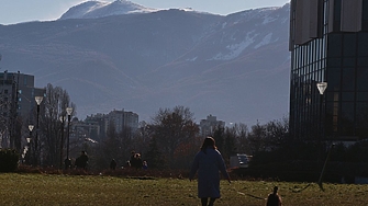 Заради изключително силния вятър Столичната община временно затвори двата основни