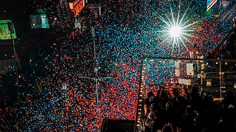 На 1 януари 2000 година светът посреща Нова година като