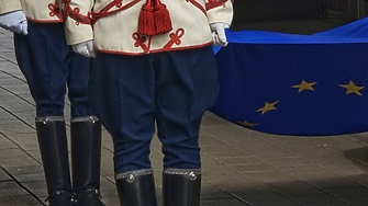 Думите на 2025 г империя и автокрация са всъщност двете