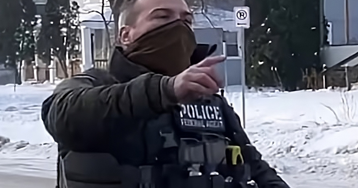 Агентът на ICE (Службата за имиграционен и митнически контрол), застрелял