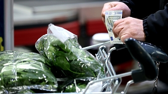 Повече основни хранителни продукти поевтиняват отколкото поскъпват в края на