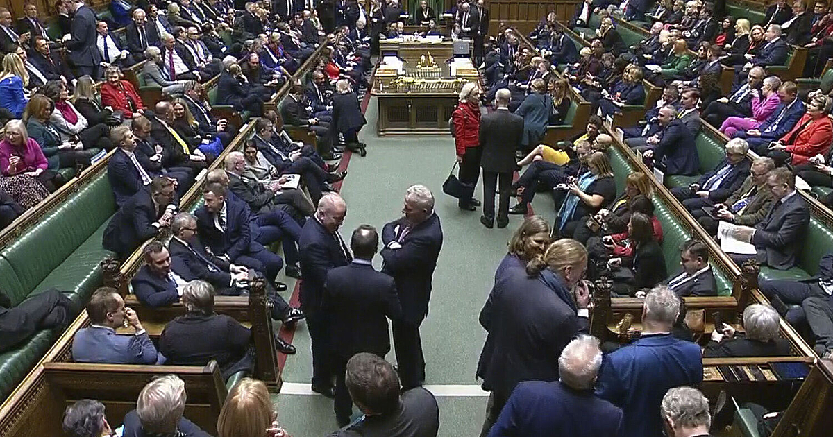 Двама депутати от долната камара на британския парламент призоваха националните