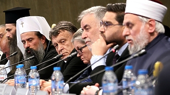 Управляващите в оставка се опитват да освободят от данъци доходите